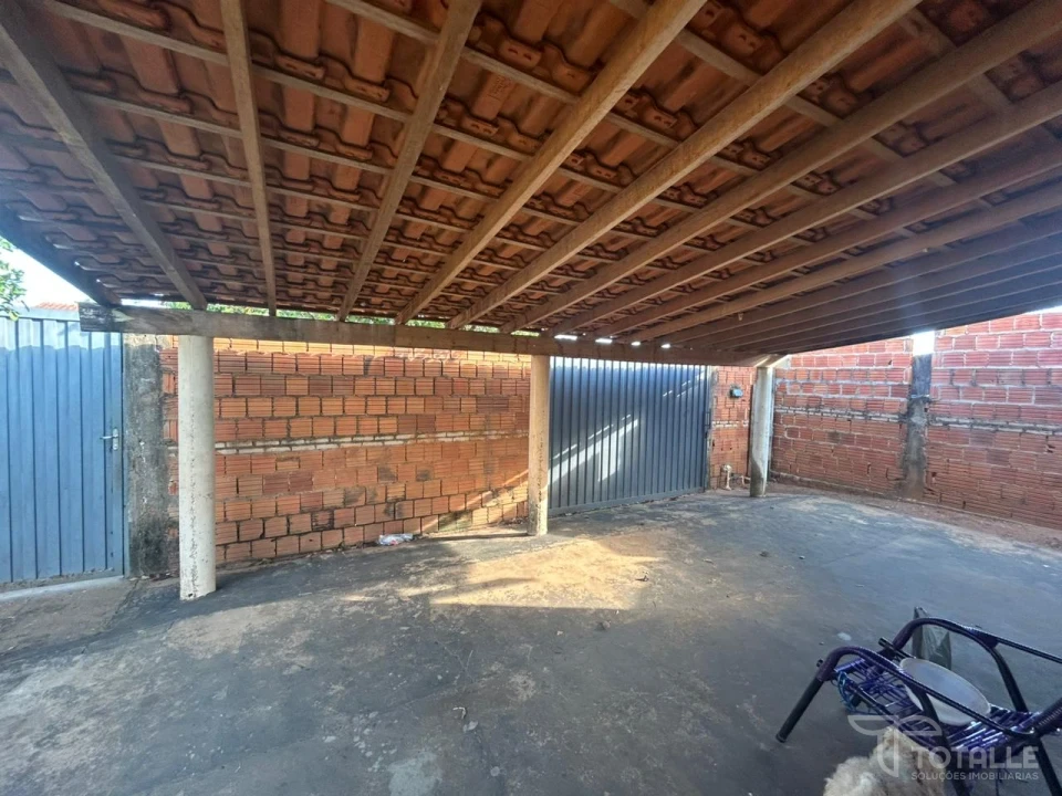 Imagens do imóveis Vende-se Casa de Esquina no Gualter Monteiro