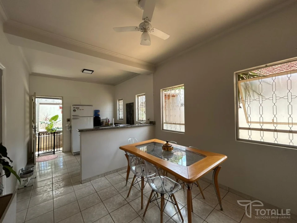 Imagens do imóveis Casa com Salão Comercial A Venda