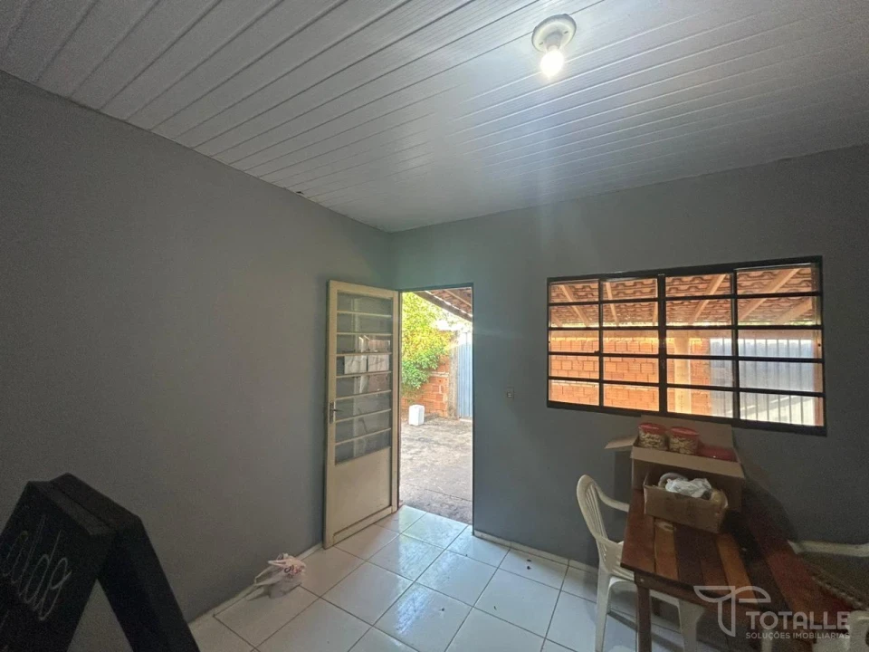 Imagens do imóveis Vende-se Casa de Esquina no Gualter Monteiro