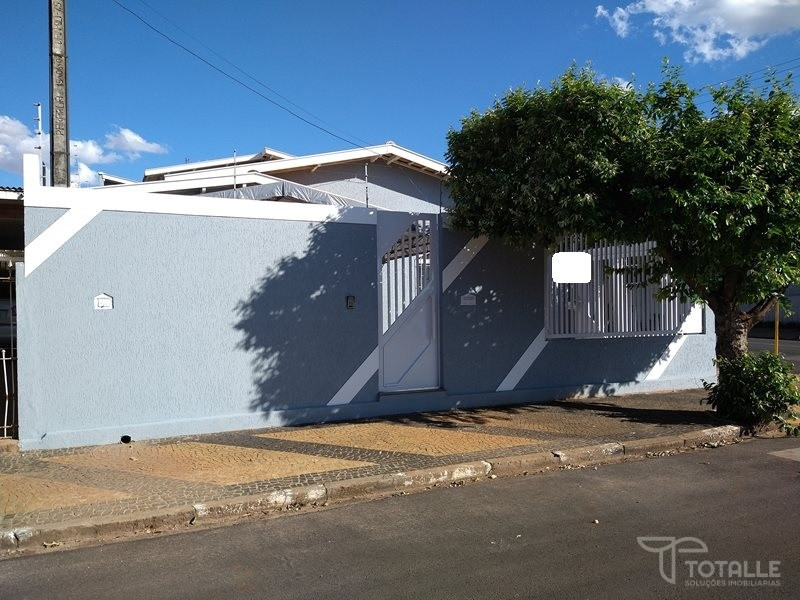 Imagens do imóveis Vende ou Aluga Casa no Centro de Penápolis