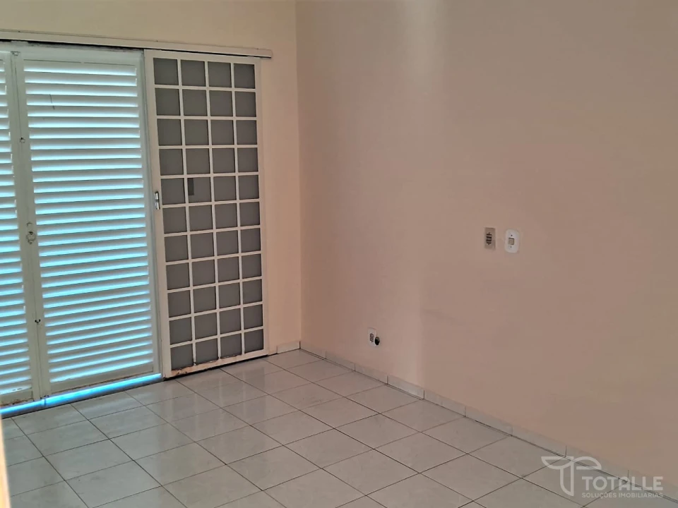 Imagens do imóveis Sobrado com Salão Comercial a Venda e disponível para  Locação no Centro