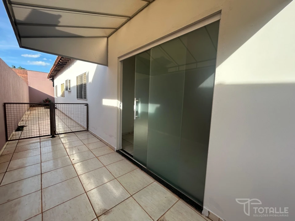 Imagens do imóveis Casa Com Predio Comercial  à Venda no Res. Regina Célia
