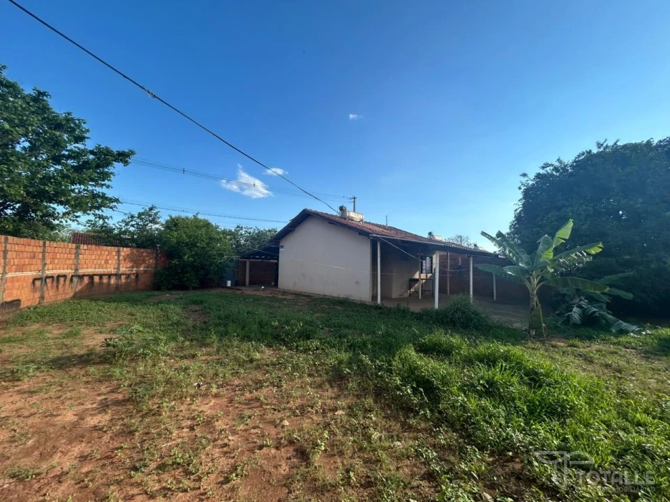 Imagens do imóveis Vende-se Casa de Esquina no Gualter Monteiro