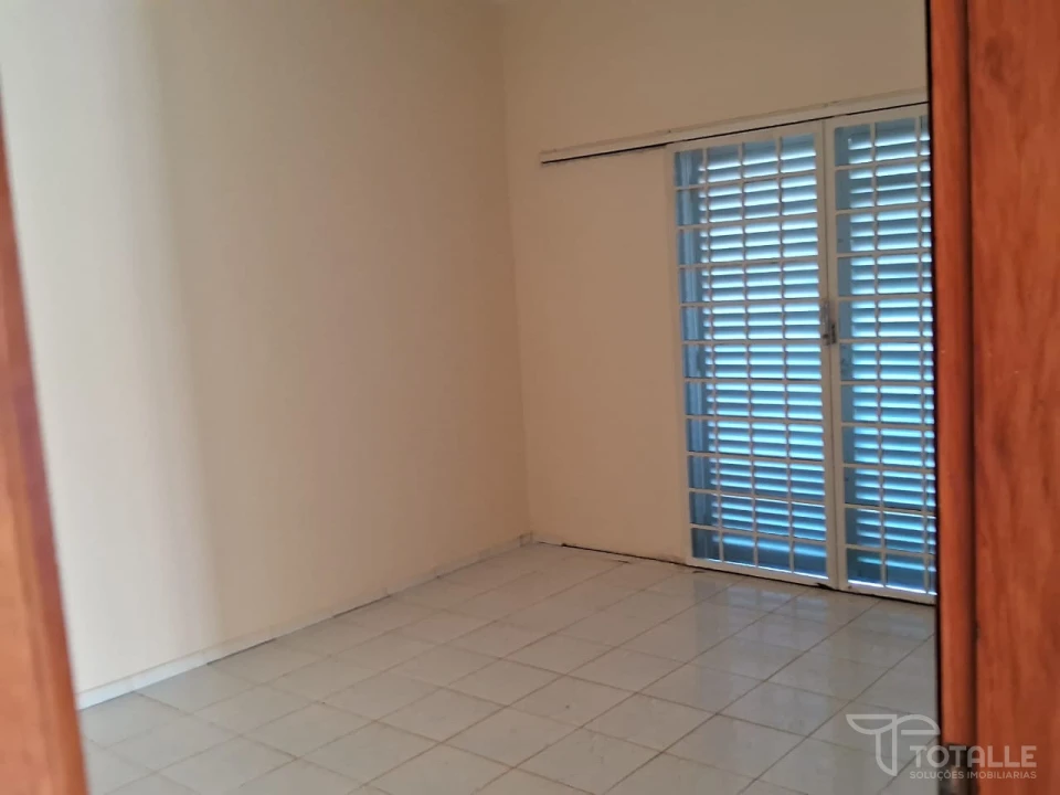 Imagens do imóveis Sobrado com Salão Comercial a Venda e disponível para  Locação no Centro