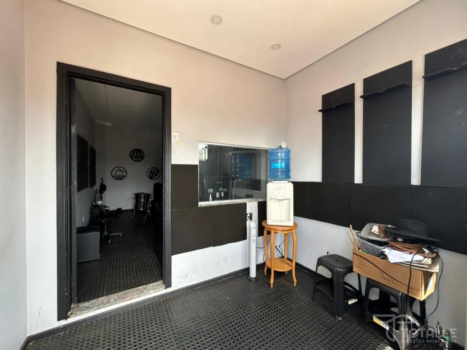 Imagens do imóveis Casa com Salão Comercial A Venda