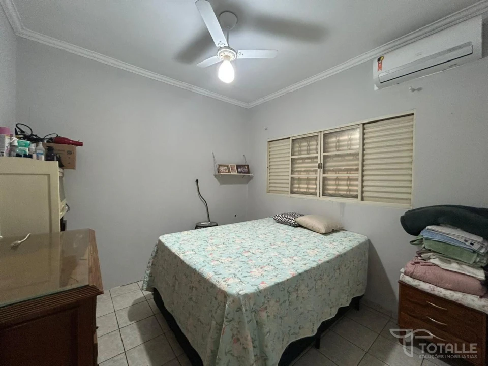 Imagens do imóveis Casa com Salão Comercial A Venda