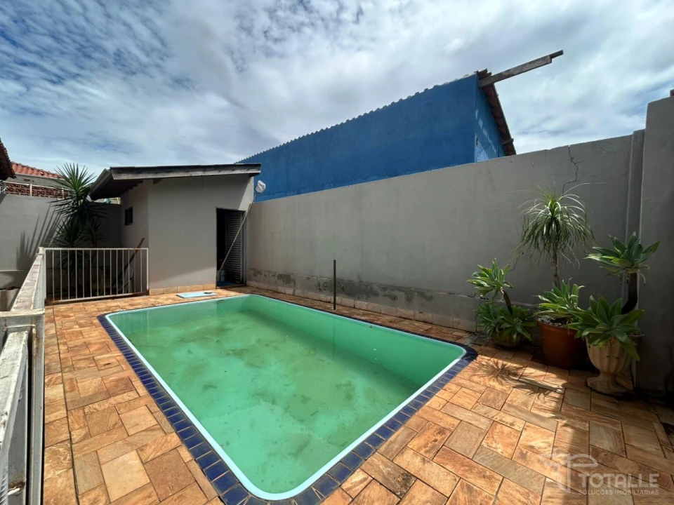 Imagens do imóveis Casa com Salão Comercial A Venda