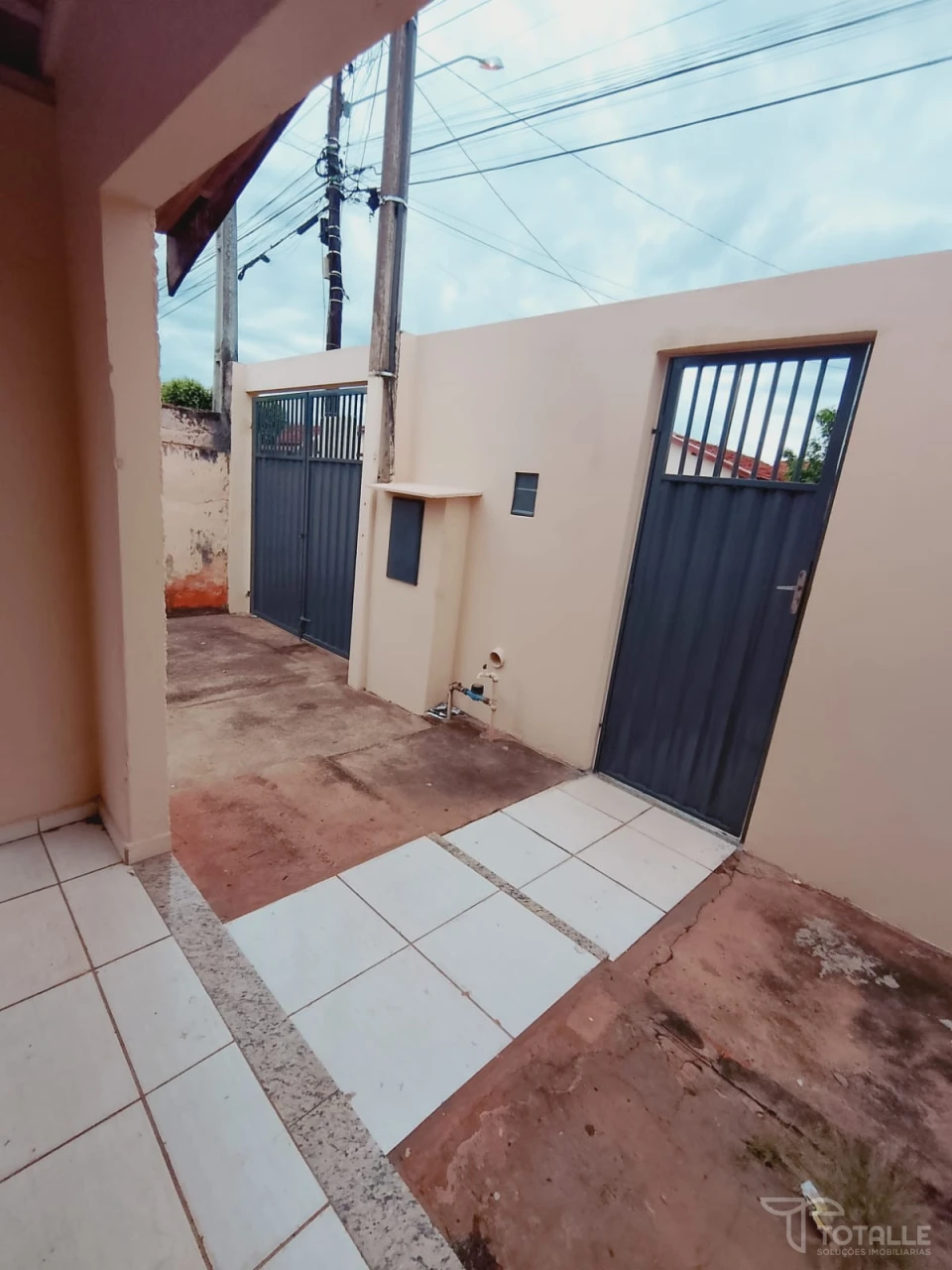 Imagens do imóveis Aluga-se Casa na Santa Terezinha