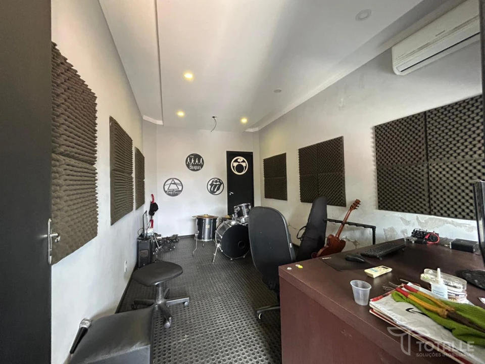 Imagens do imóveis Casa com Salão Comercial A Venda