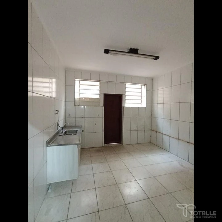 Imagens do imóveis Sobrado com Salão Comercial a Venda e disponível para  Locação no Centro