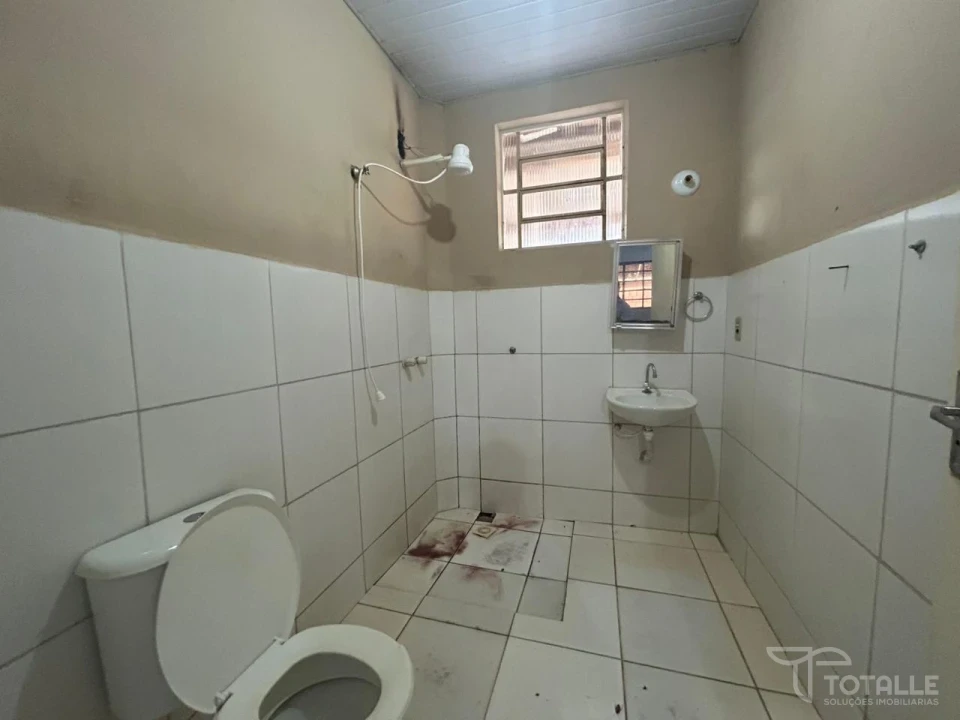 Imagens do imóveis Vende-se Casa de Esquina no Gualter Monteiro