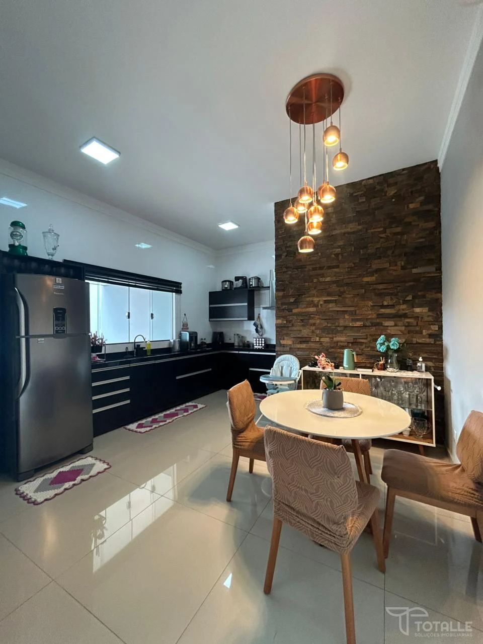 Imagens do imóveis Casa a Venda no Jardim do Lago II