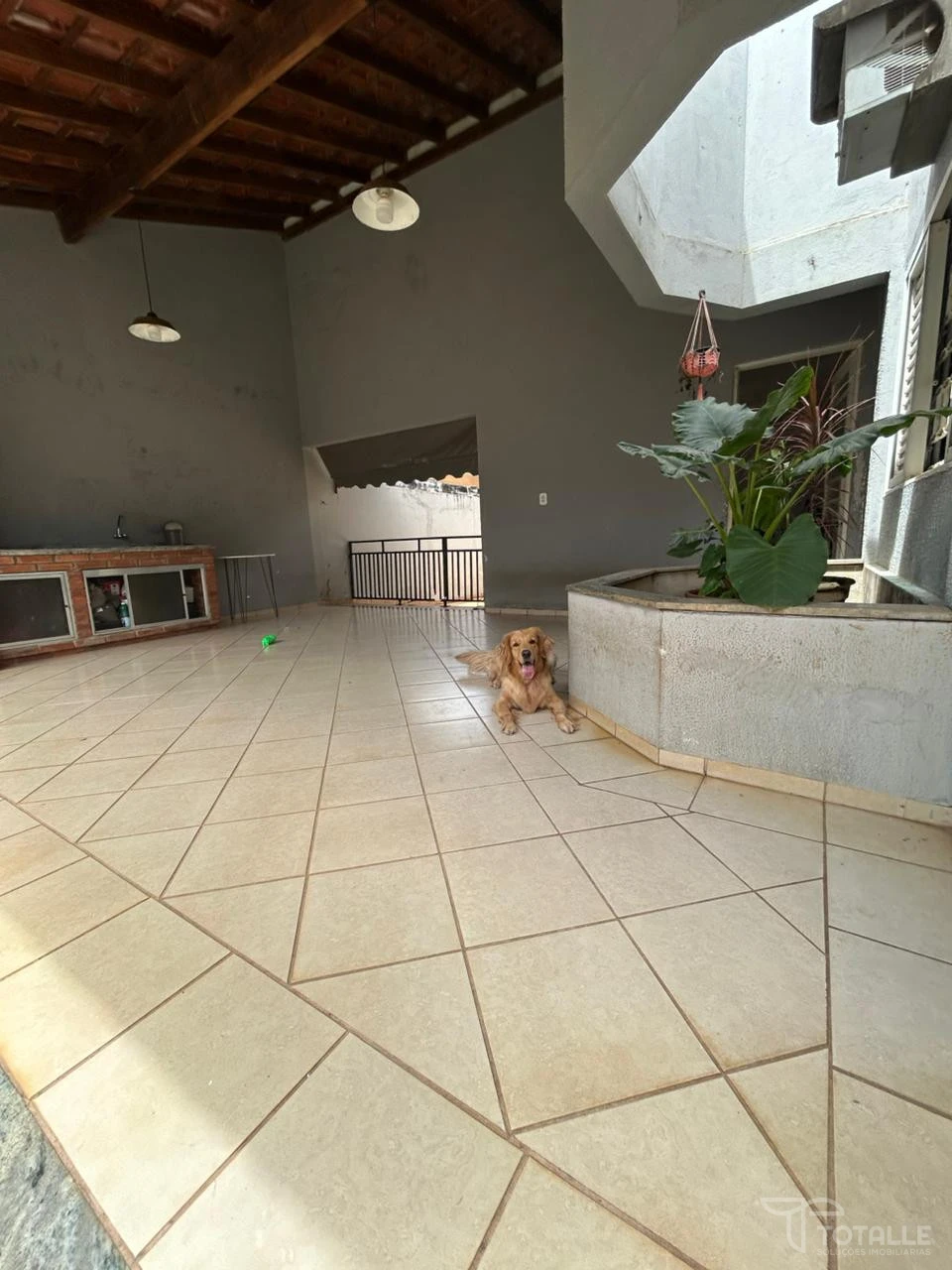 Imagens do imóveis Casa com Salão Comercial A Venda