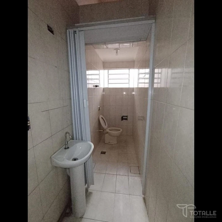 Imagens do imóveis Sobrado com Salão Comercial a Venda e disponível para  Locação no Centro