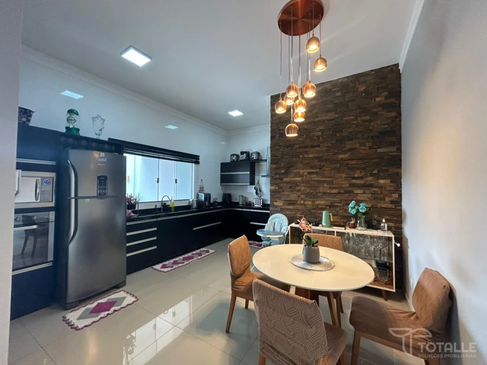 Imagens do imóveis Casa a Venda no Jardim do Lago II