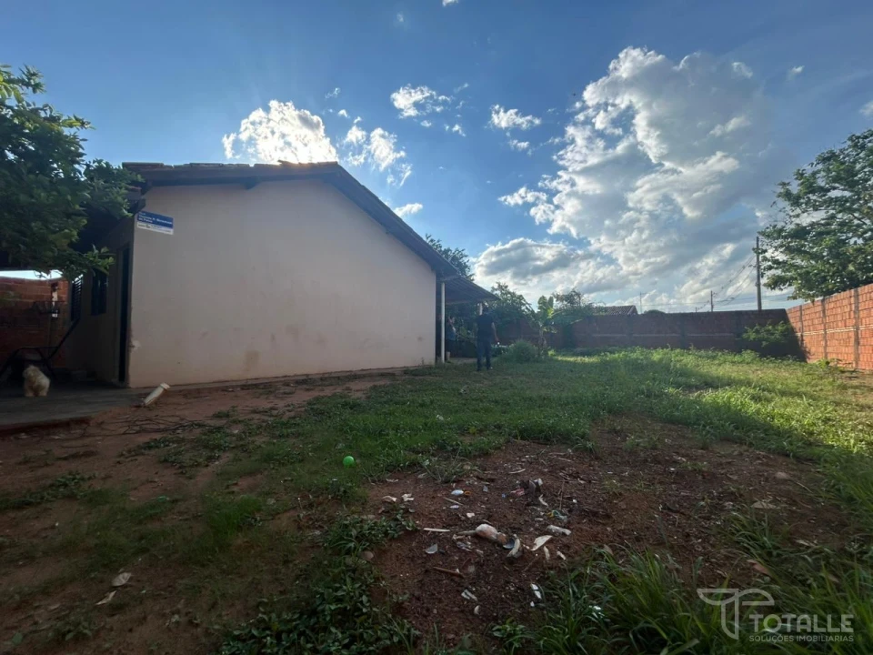 Imagens do imóveis Vende-se Casa de Esquina no Gualter Monteiro