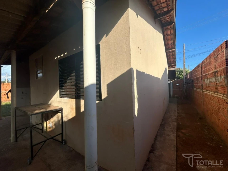 Imagens do imóveis Vende-se Casa de Esquina no Gualter Monteiro
