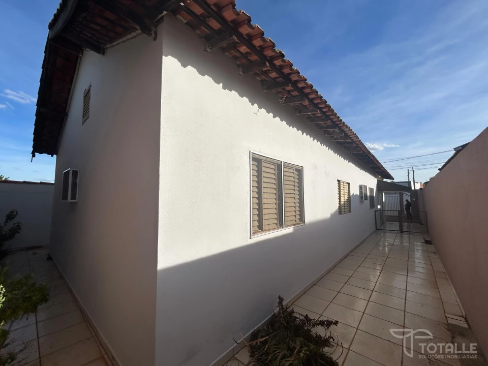 Imagens do imóveis Casa Com Predio Comercial  à Venda no Res. Regina Célia