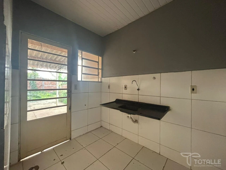 Imagens do imóveis Vende-se Casa de Esquina no Gualter Monteiro