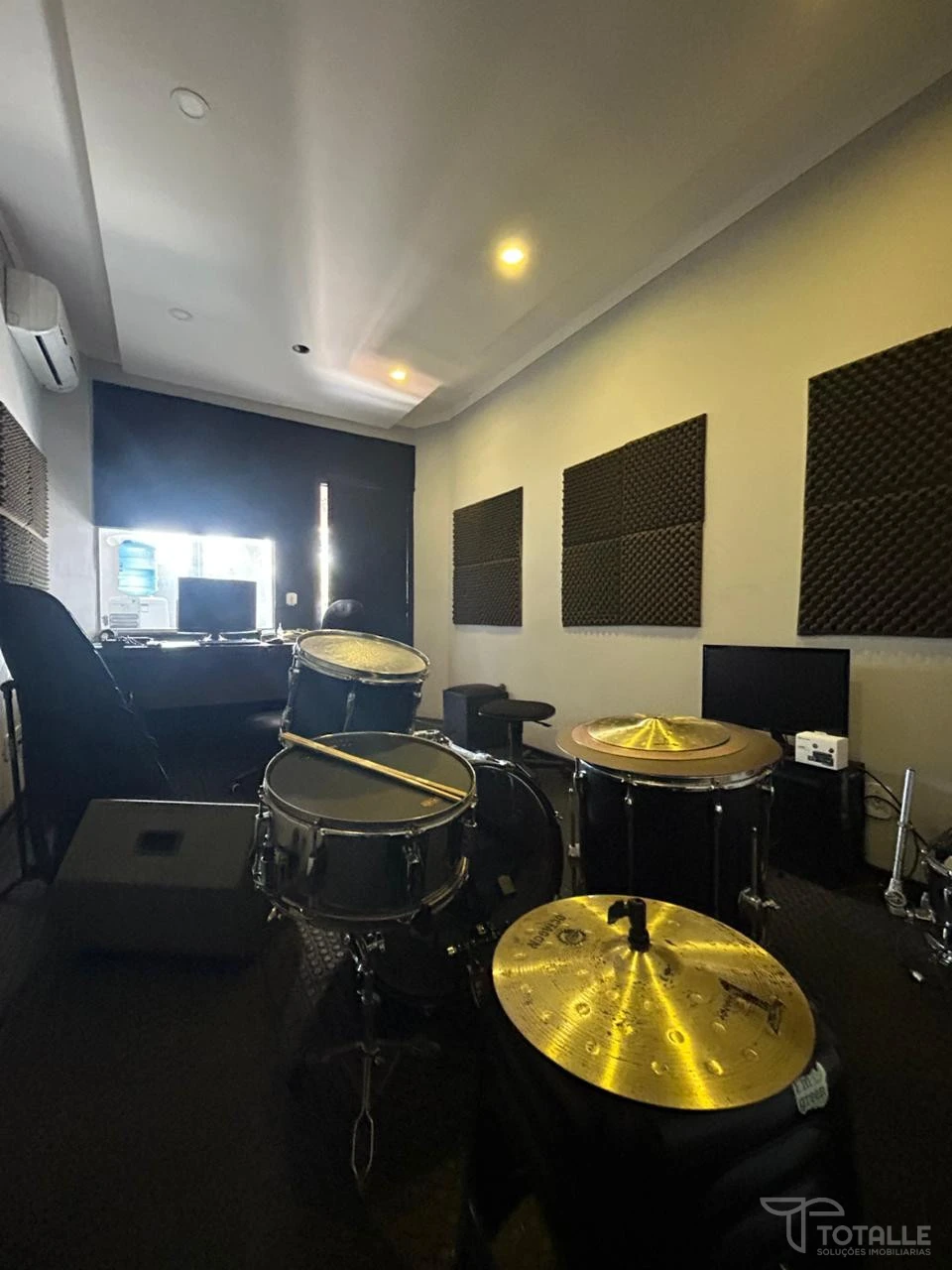 Imagens do imóveis Casa com Salão Comercial A Venda