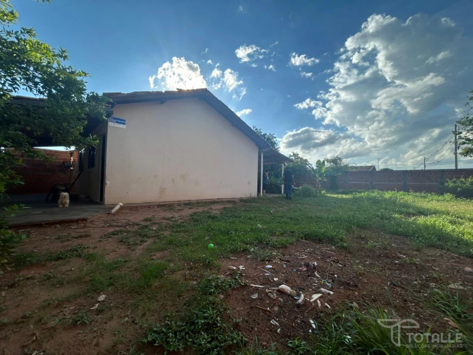 Imagens do imóveis Vende-se Casa de Esquina no Gualter Monteiro