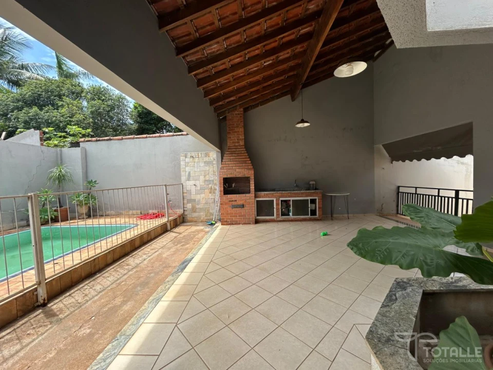 Imagens do imóveis Casa com Salão Comercial A Venda