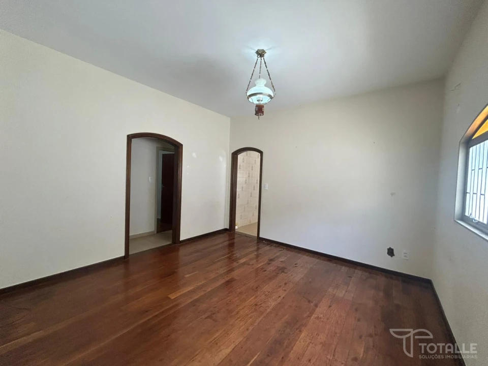 Imagens do imóveis Aluga-se Casa no Centro