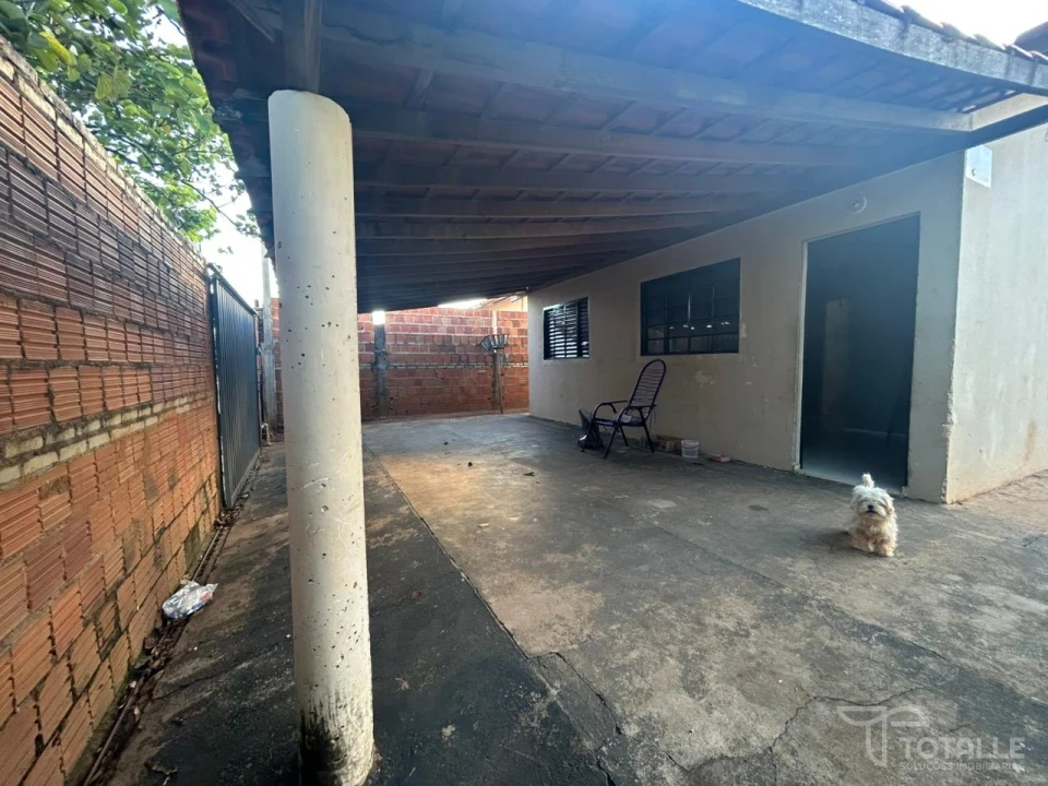 Imagens do imóveis Vende-se Casa de Esquina no Gualter Monteiro