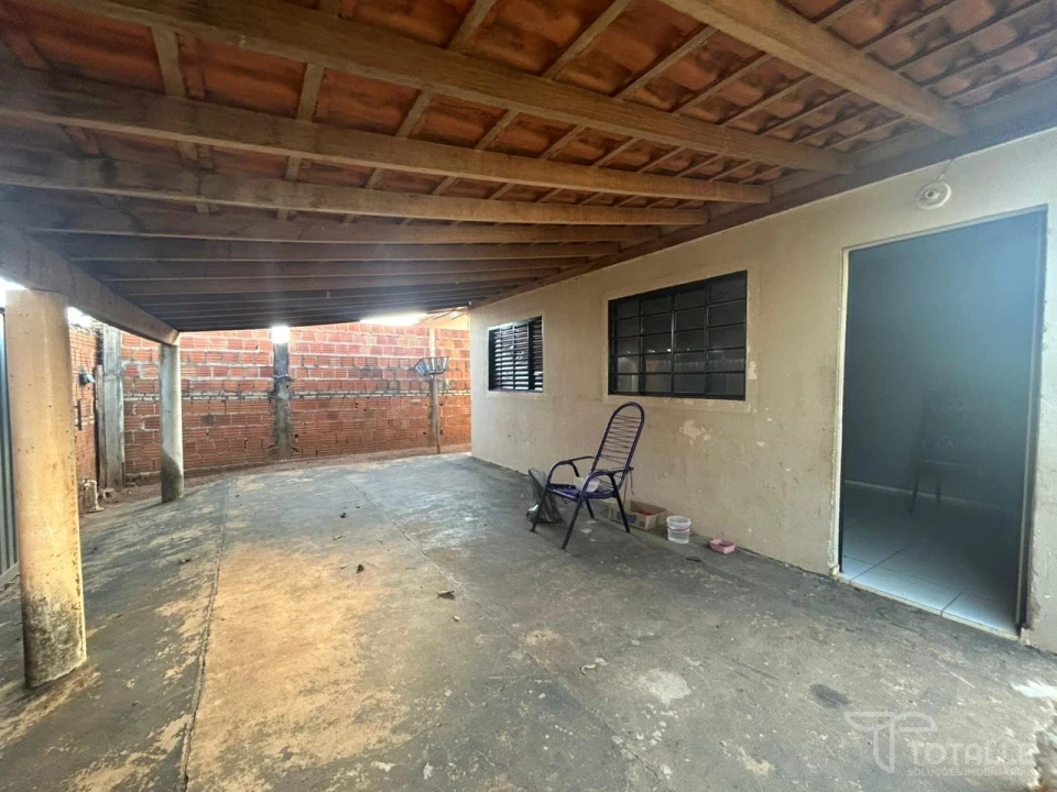 Imagens do imóveis Vende-se Casa de Esquina no Gualter Monteiro