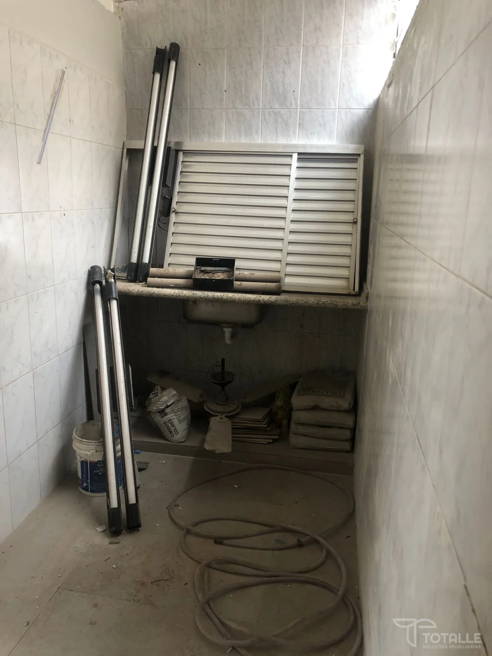 Imagens do imóveis Aluga-se Sala Comercial