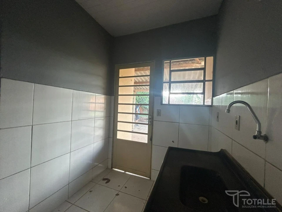 Imagens do imóveis Vende-se Casa de Esquina no Gualter Monteiro