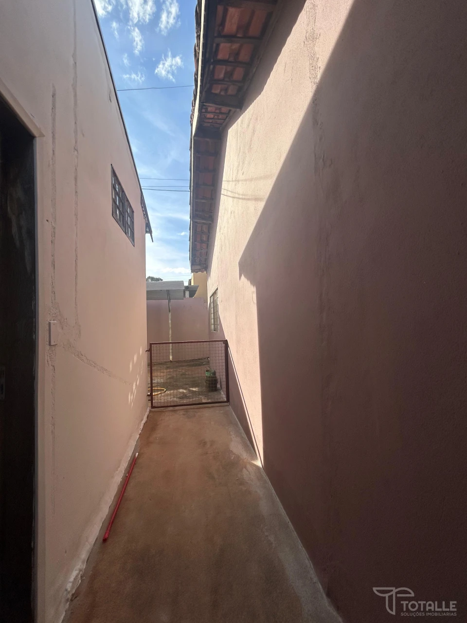 Imagens do imóveis Casa Com Predio Comercial  à Venda no Res. Regina Célia