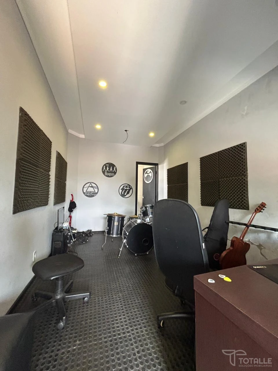 Imagens do imóveis Casa com Salão Comercial A Venda