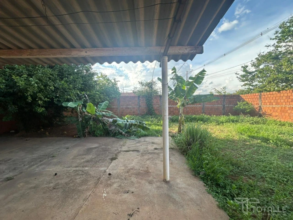 Imagens do imóveis Vende-se Casa de Esquina no Gualter Monteiro