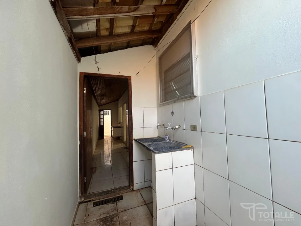 Imagens do imóveis Casa Com Predio Comercial  à Venda no Res. Regina Célia