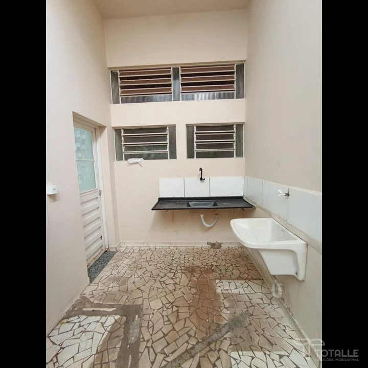 Imagens do imóveis Sobrado com Salão Comercial a Venda e disponível para  Locação no Centro