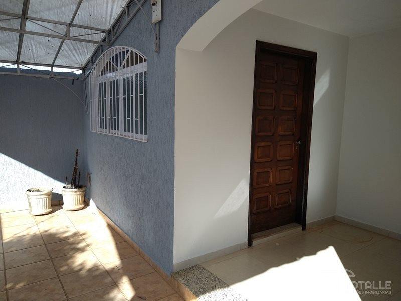 Imagens do imóveis Vende ou Aluga Casa no Centro de Penápolis