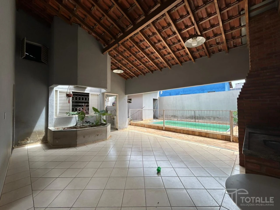 Imagens do imóveis Casa com Salão Comercial A Venda