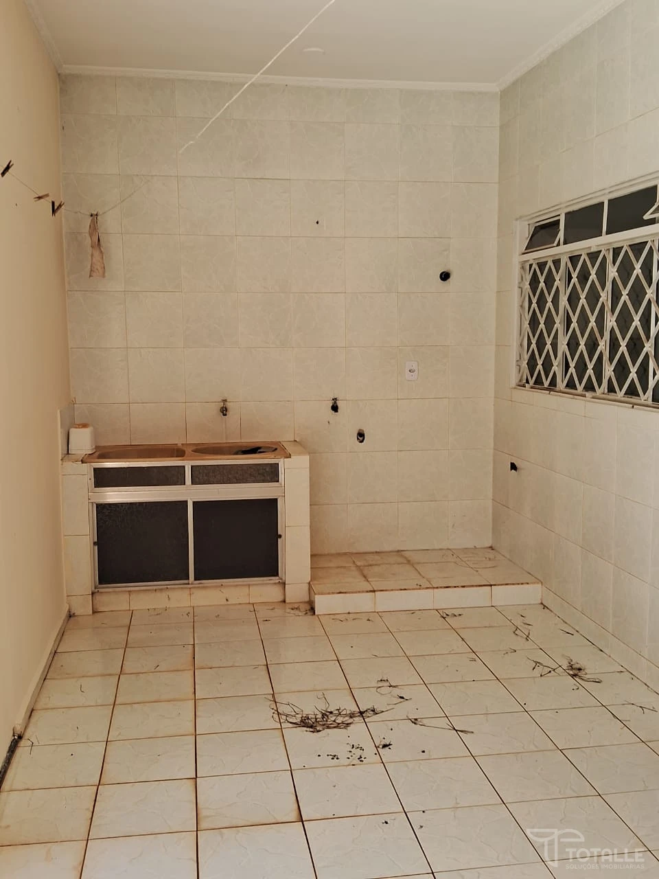 Imagens do imóveis Sobrado com Salão Comercial a Venda e disponível para  Locação no Centro