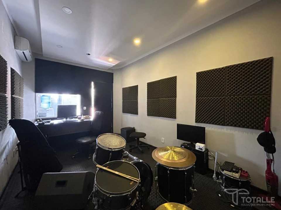 Imagens do imóveis Casa com Salão Comercial A Venda