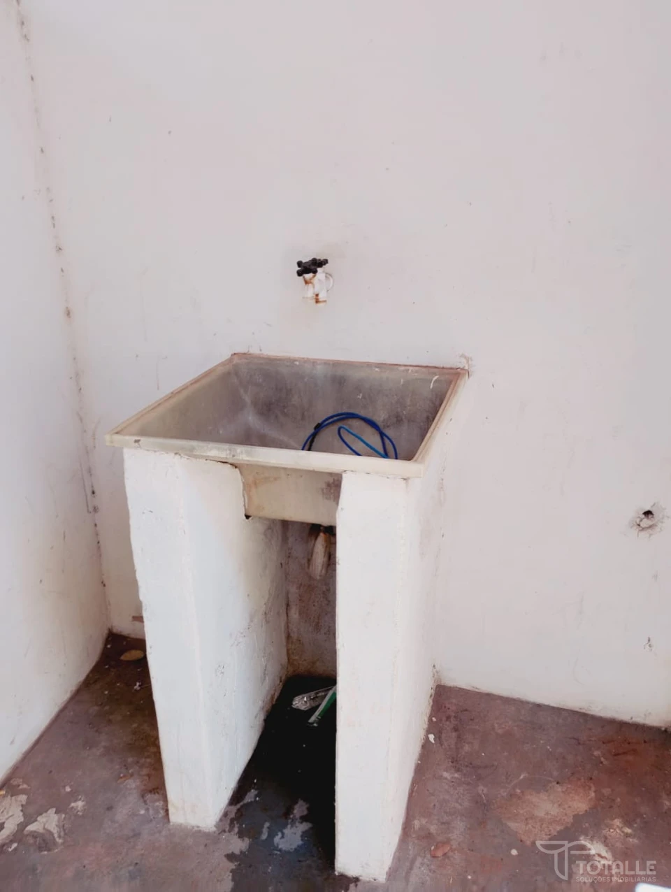 Imagens do imóveis Aluga-se Kit net no Jd del Rey