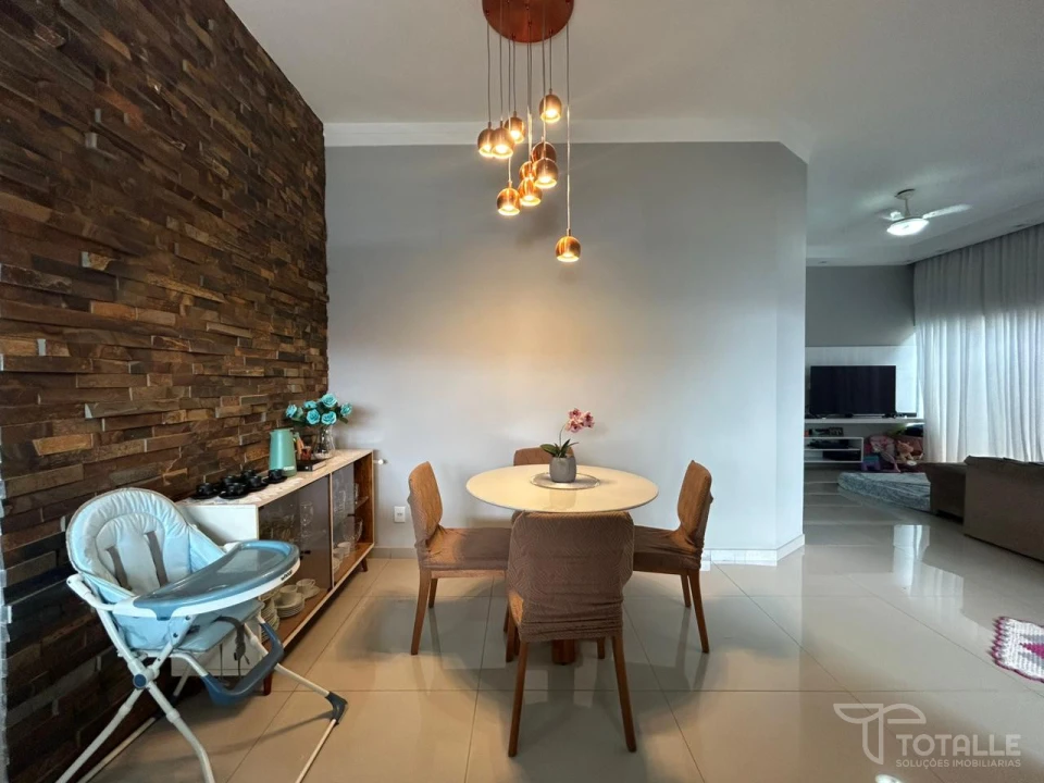 Imagens do imóveis Casa a Venda no Jardim do Lago II