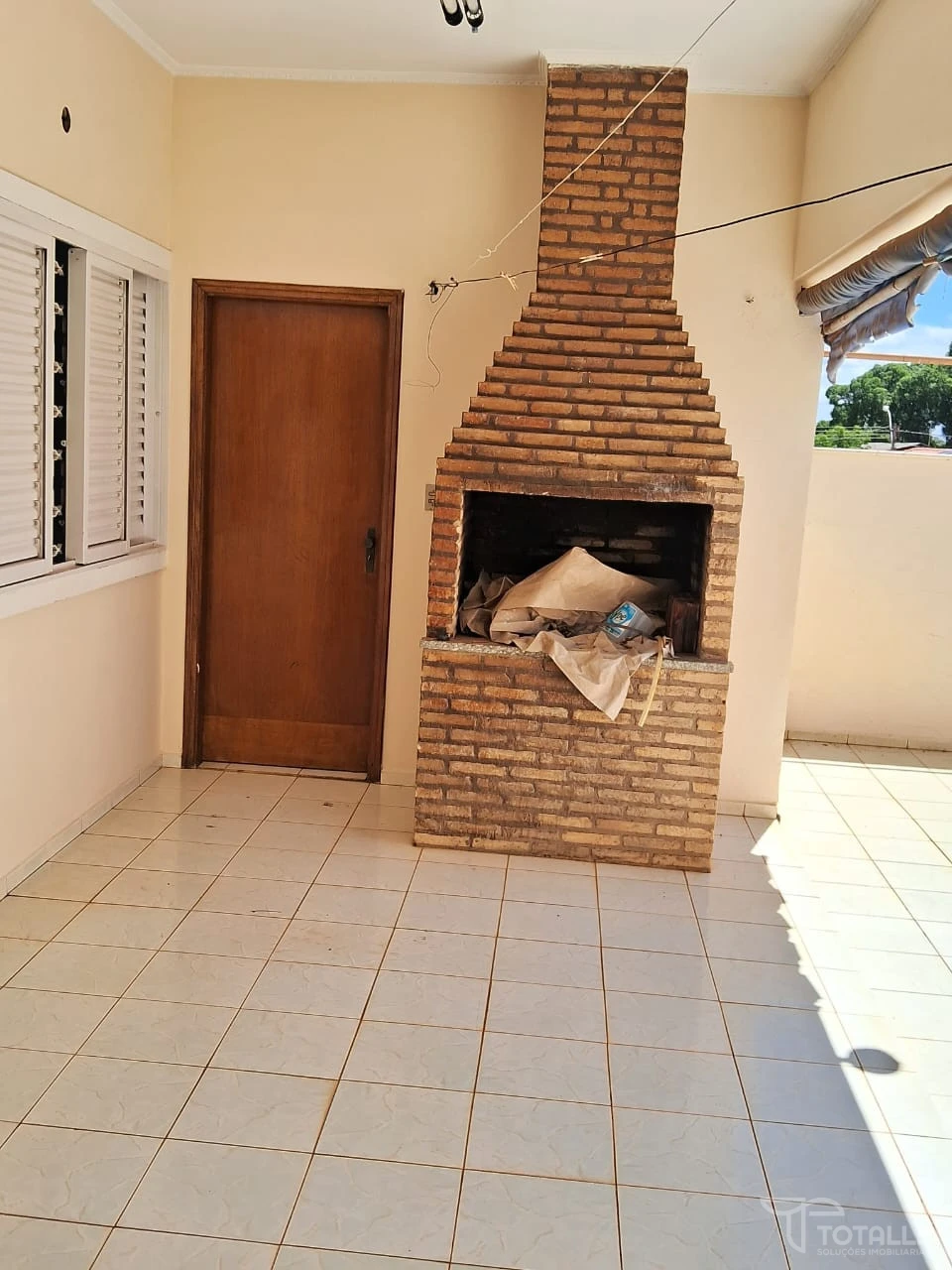 Imagens do imóveis Sobrado com Salão Comercial a Venda e disponível para  Locação no Centro