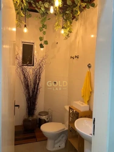 Imagens do imóveis Salão/Galpão de 180m2,com espaço amplo 2 banheiros, cozinha, e duas vagas de garagem.