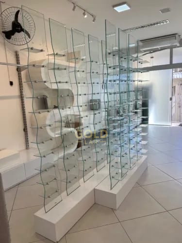 Imagens do imóveis Salão/Galpão de 180m2,com espaço amplo 2 banheiros, cozinha, e duas vagas de garagem.