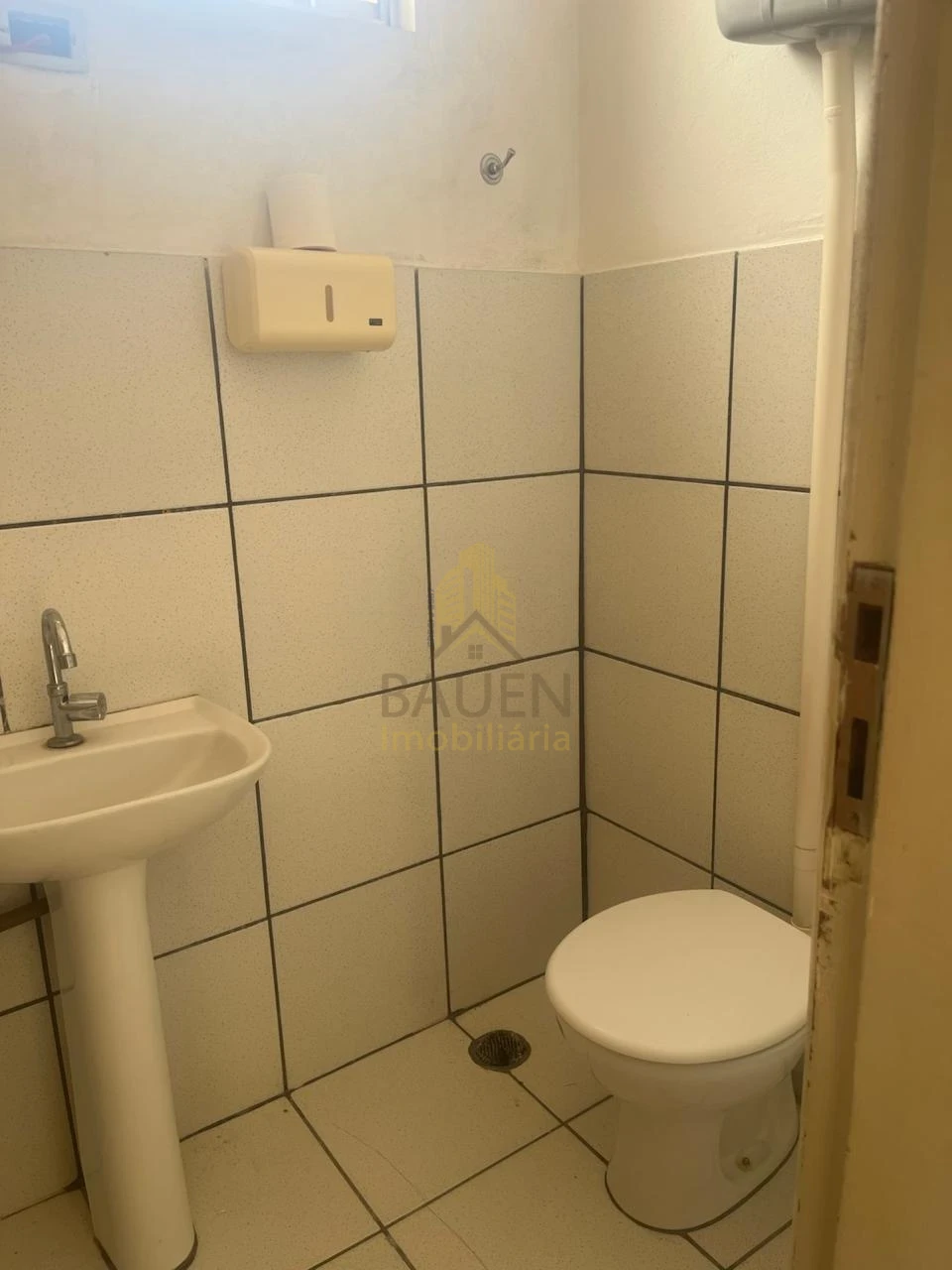 AVENIDA CANADA 29 SALA COMERCIAL 1º PAVIMENTO