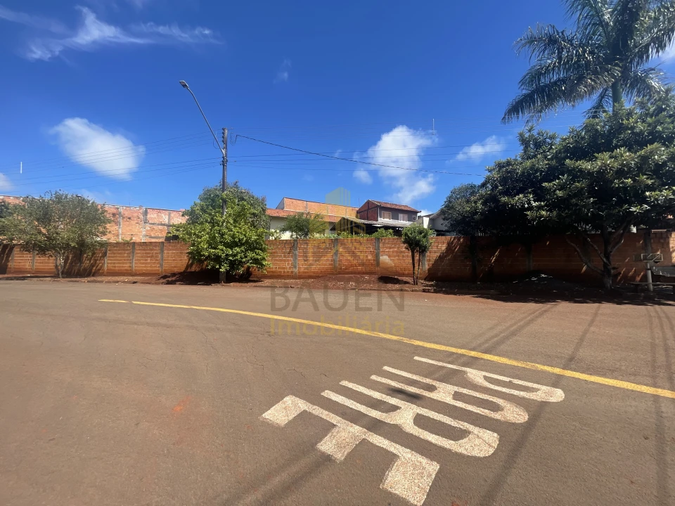 Casa com terreno de 608 m²