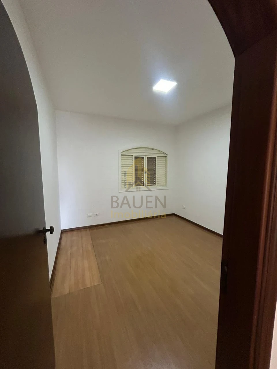 Imagens do imóveis SOBRADO COMERCIAL AVENIDA CANADÁ