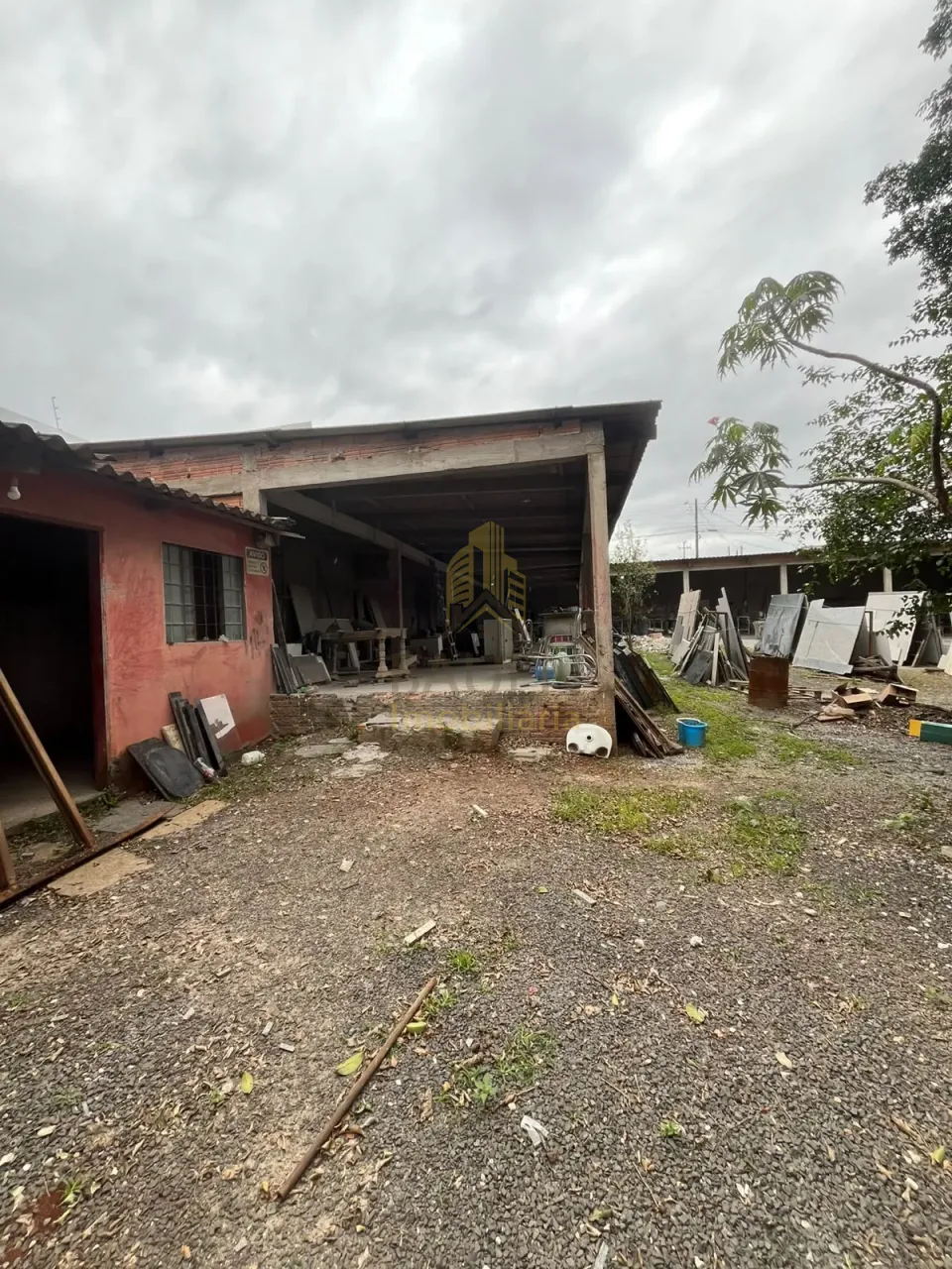 Imagens do imóveis Ponto Comercial para Locação com Amplo Terreno e Área Coberta.