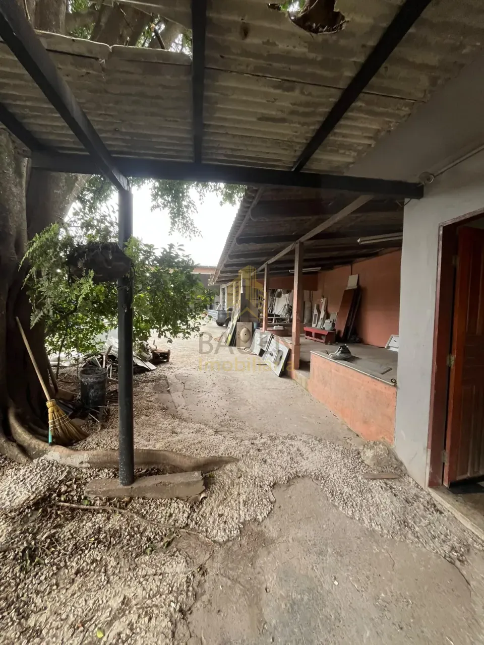Imagens do imóveis Ponto Comercial para Locação com Amplo Terreno e Área Coberta.